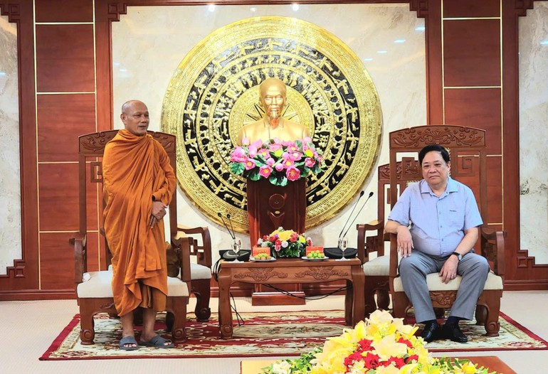 Hòa thượng Thạch Hà phát biểu trong buổi gặp gỡ tại UBND tỉnh Cà Mau