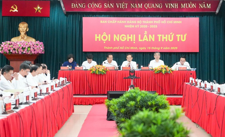 Thường trực Thành ủy TP.HCM chủ trì Hội nghị Thành ủy TP.HCM lần thứ 4, ngày 15-9-2025 - Ảnh: Hữu Hạnh