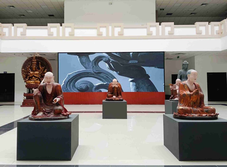 Trưng bày phiên bản tượng Phật quý hướng tới Ngày Di sản văn hóa - Ảnh: Bảo tàng Hưng Yên
