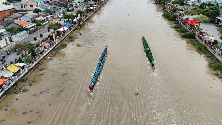 Giải đua ghe Ngo là điểm nhấn trong chuỗi hơn 19 hoạt động văn hóa, nghệ thuật, thể thao và du lịch diễn ra từ ngày 30-10 đến 5-11 trong khuôn khổ Tuần lễ Văn hóa - Du lịch tỉnh Vĩnh Long