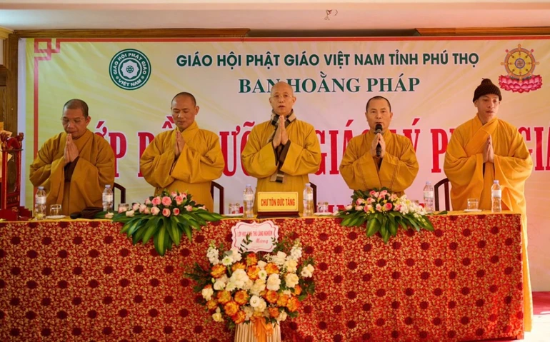 Chư tôn đức niệm Phật cầu gia bị