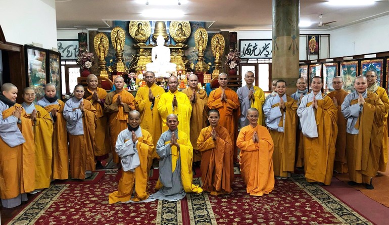 Lưu niệm sau Lễ Bố-tát tại Trung tâm Phật giáo Quốc tế