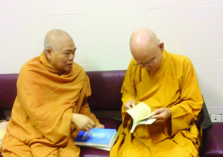 Hòa thượng Thích Giác Toàn (Trần Quê Hương) với Trưởng lão Hòa thượng Thích Từ Thông (Như Huyễn Thiền sư)