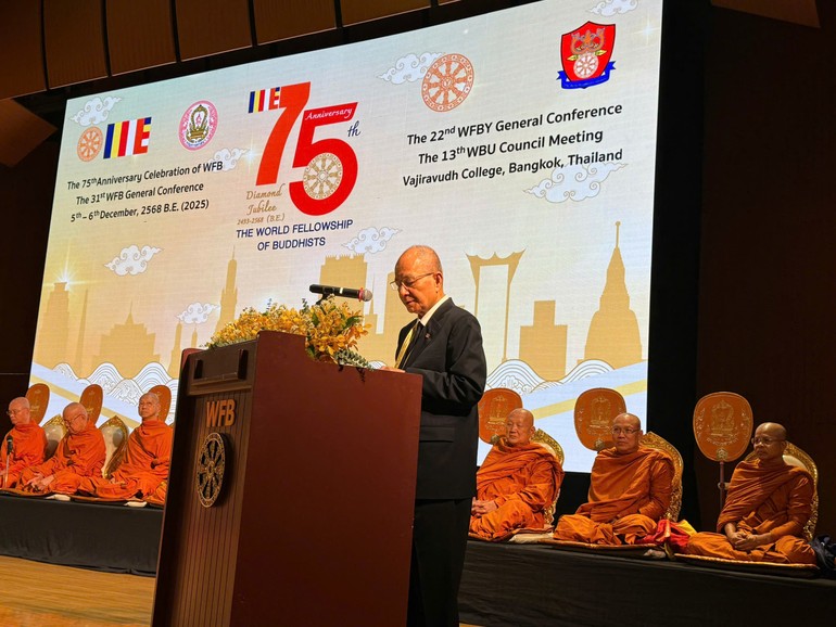 Cư sĩ Phallop Thaiarry, Chủ tịch Hội Liên hữu Phật giáo Thế giới (WFB), Viện trưởng Đại học Phật giáo Thế giới (WBU) đọc diễn văn kỷ niệm tại buổi lễ
