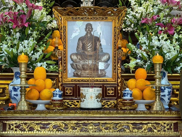 Di ảnh Phật hoàng Trần Nhân Tông