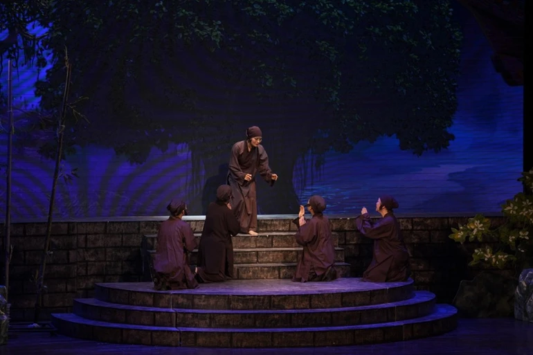 Đây là lần đầu tiên vở cải lương Sư bà Phương Dung được công diễn, tại Nhà hát chèo Hà Nội - rạp Đại Nam