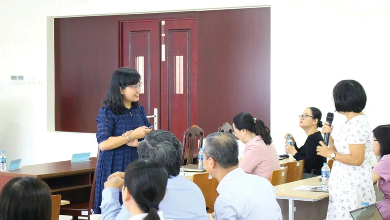 ThS.Đỗ Thị Diệu Ngọc trên giảng đường - Ảnh: NVCC