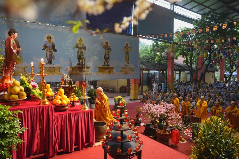 Khóa tu Tịnh độ nhân ngày vía Đức Phật A Di Đà tại chùa Bằng