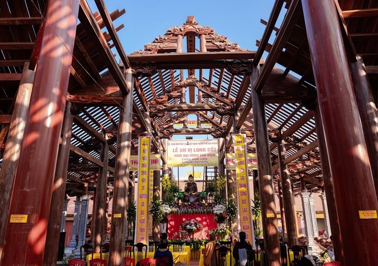 Lễ an vị long cốt ngôi đại hùng bảo điện chùa Hòa Liễu