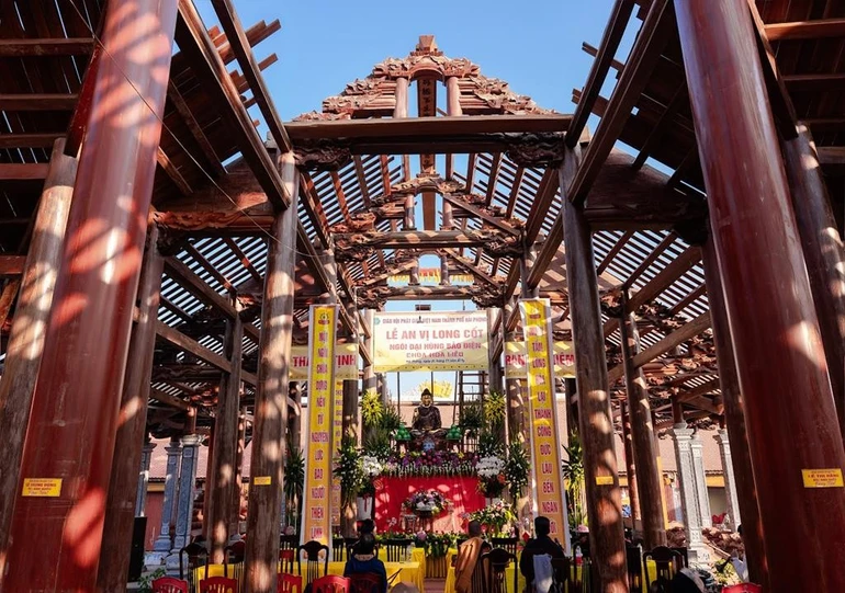 Lễ an vị long cốt ngôi đại hùng bảo điện chùa Hòa Liễu