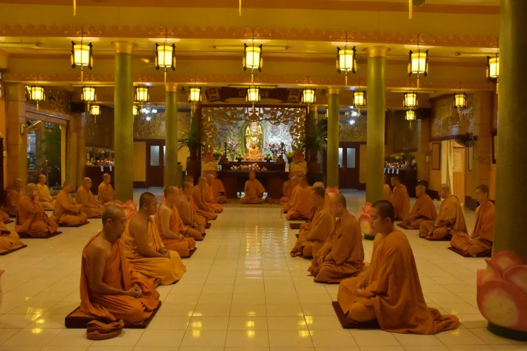 Thời khóa tọa thiền vào lúc 4g15