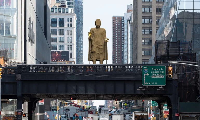 Tượng Phật của nghệ sĩ gốc Việt Tuan Andrew Nguyen trên công viên High Line, New York - Ảnh: High Line
