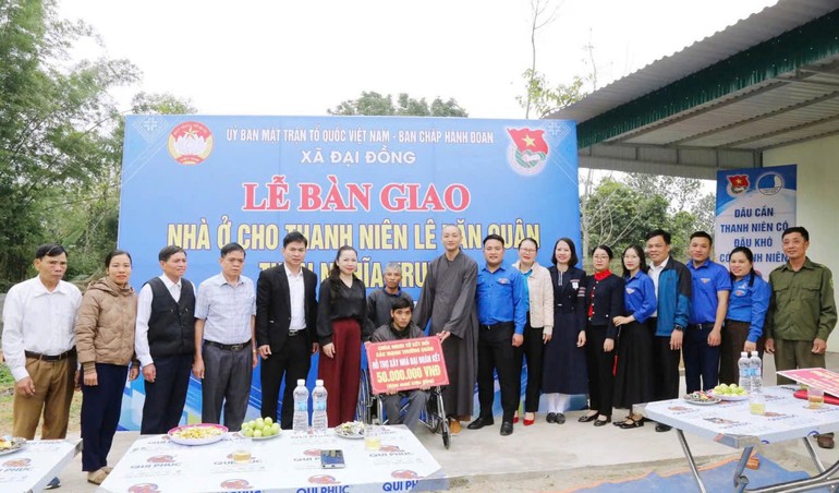 Bàn giao nhà ở đến anh Lê Văn Quân trú tại thôn Nghĩa Trung, xã Đại Đồng, Nghệ An