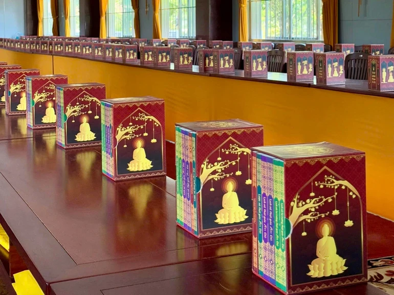 800 bộ sách Lịch sử Phật giáo Ấn Độ (trọn bộ 6 tập) do Nhà sách Phật giáo Vĩnh Nghiêm phát hành