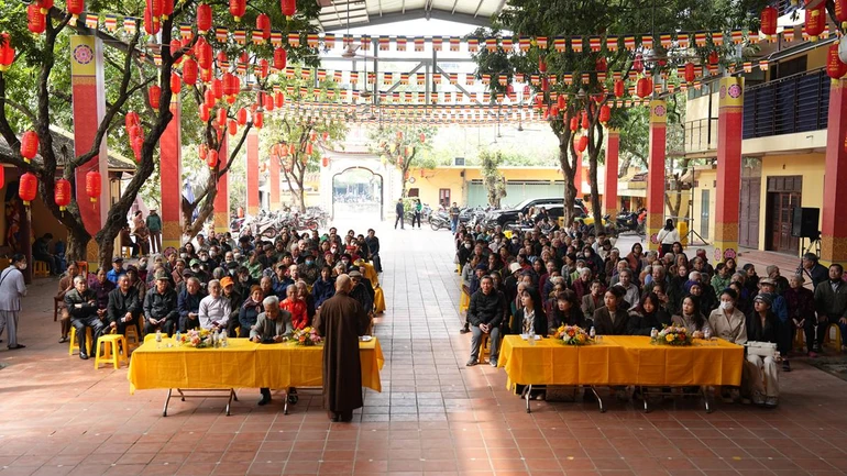 Chương trình tặng quà Tết - Xuân Bính Ngọ 2026 diễn ra trong không khí hoan hỷ tại chùa Bằng - Linh Tiên tự (phường Hoằng Liệt, Hà Nội)