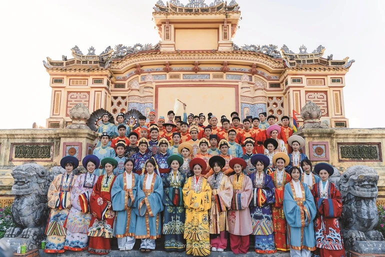 Trong mỗi bộ cổ phục là tinh thần trân trọng quá khứ và khát vọng lưu giữ hồn cốt dân tộc