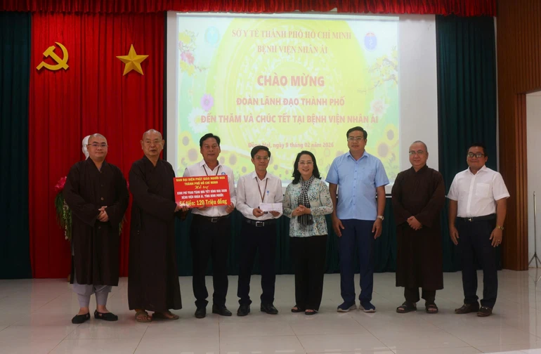 Trao hỗ trợ 120 triệu đồng đến Bệnh viện Nhân Ái