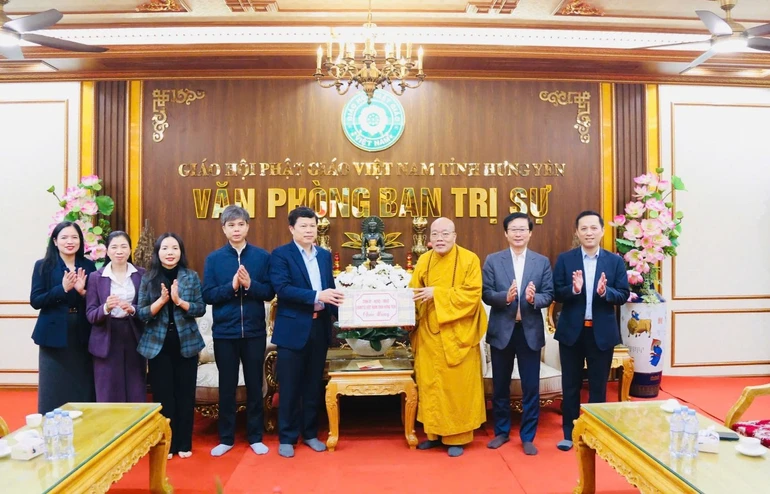 Đoàn lãnh đạo Tỉnh ủy thăm, tặng quà chúc Tết đến Ban Trị sự GHPGVN tỉnh Hưng Yên