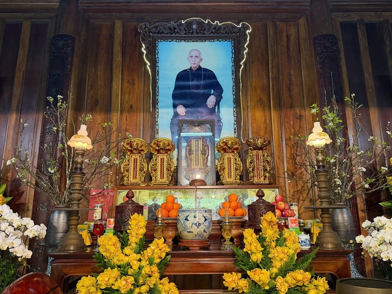 Di ảnh Tổ sư khai sơn tại Tổ đường Sắc tứ Châu Lâm tự