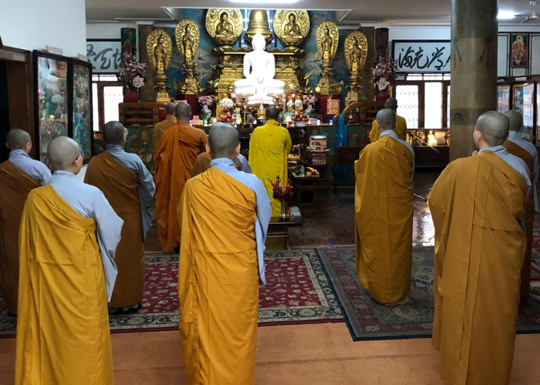 Tăng Ni nghiên cứu sinh Đại học Delhi Bố-tát định kỳ