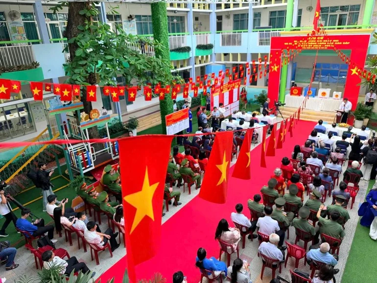 Không khí ngày hội bầu cử tại khu vực bỏ phiếu số 2, Trường Mầm non Tuổi Thơ 7, phường Xuân Hòa - Ảnh: Hoàng Hùng