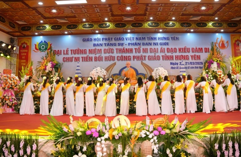 Nghi thức dâng hoa cúng dường