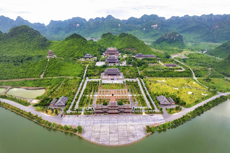 Quần thể chùa Tam Chúc (P.Tam Chúc) - Di tích quốc gia đặc biệt