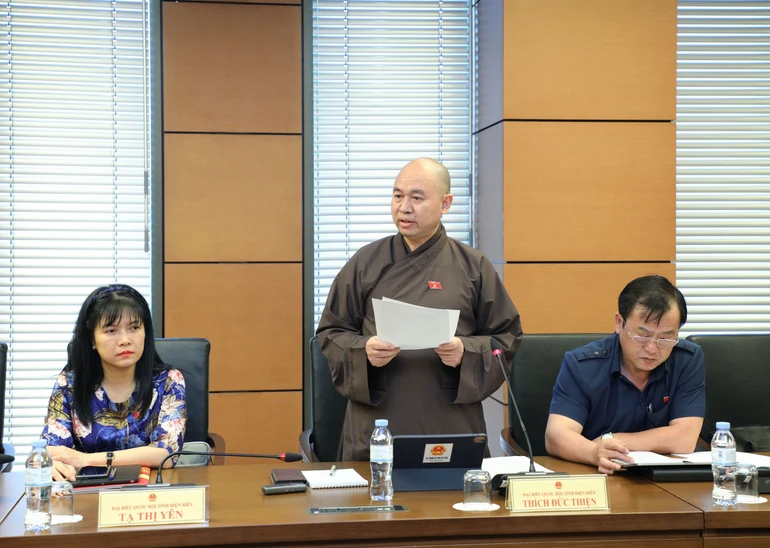 Đại biểu Quốc hội, Thượng tọa Thích Đức Thiện phát biểu tại tổ, góp ý dự thảo Luật Tín ngưỡng, tôn giáo (sửa đổi) - Ảnh: Bách Hợp