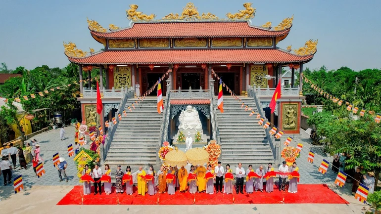 Cắt băng khánh thành chùa Chánh Giác (làng Nhan Biều, xã Triệu Phong, tỉnh Quảng Trị)