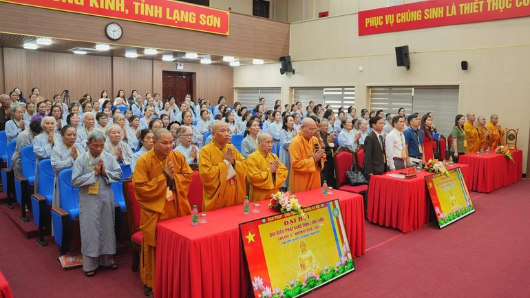 Niệm Phật cầu gia hộ