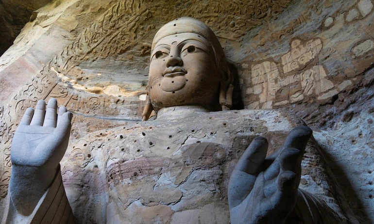 Tượng Phật trong hang đá Vân Cương ở thành phố Đại Đồng, miền bắc Trung Quốc - Ảnh: VCG