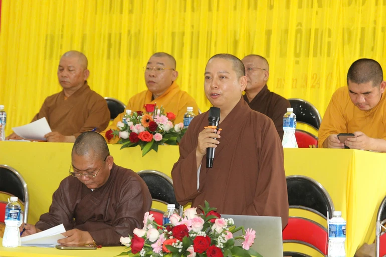 Phiên họp diễn ra tại Văn phòng II - tổ đình Pháp Hội (phường La Gi)