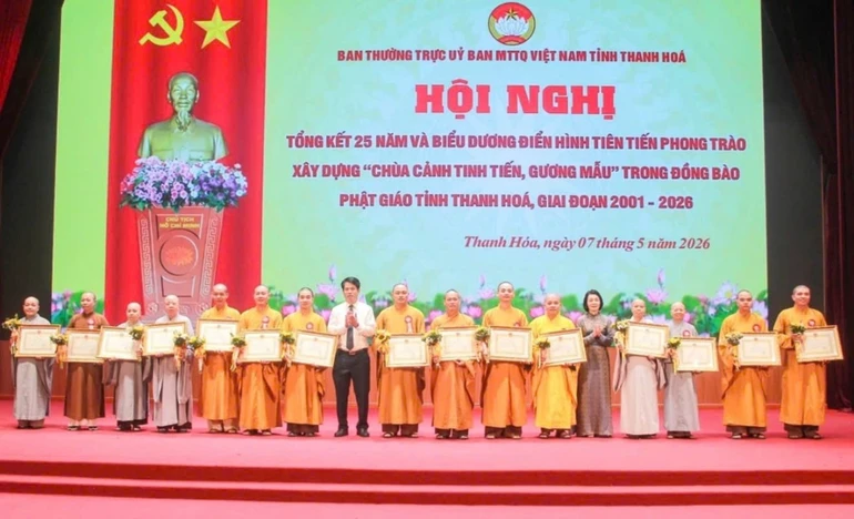 Khen thưởng nhiều tập thể và cá nhân tiêu biểu có thành tích xuất sắc trong phong trào xây dựng “Chùa cảnh tinh tiến gương mẫu” giai đoạn 2021-2026