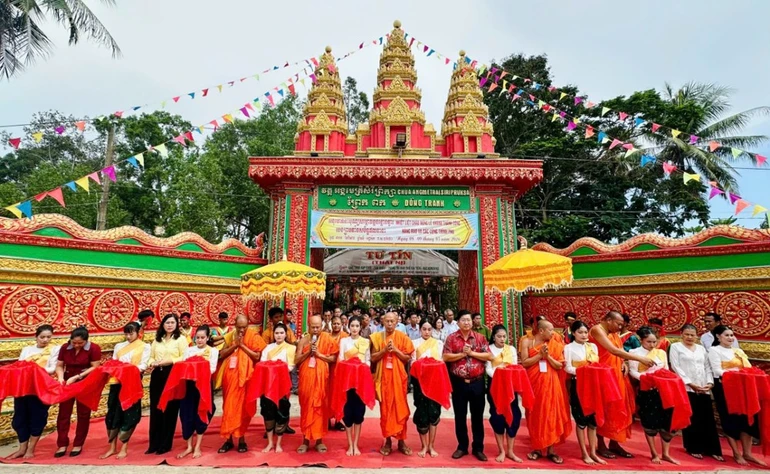 Nghi thức cắt băng khánh thành