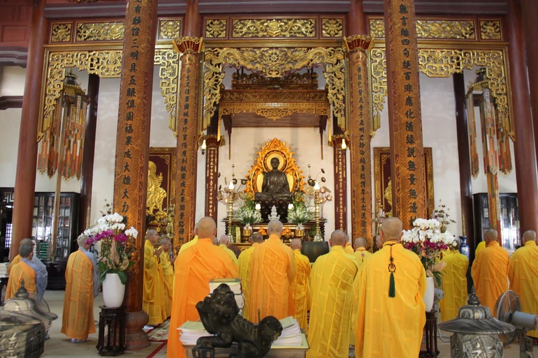 Khóa lễ khai kinh Pháp hoa tại chánh điện tổ đình Từ Đàm (P.Thuận Hóa, TP.Huế)