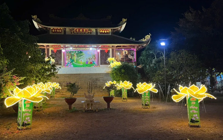 Chùa Bảo Tích về đêm