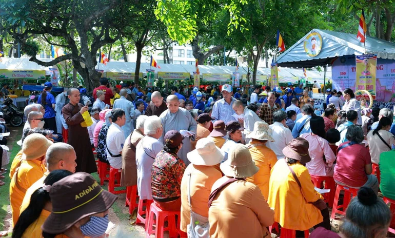 500 phần quà được trao tặng đến bà con khó khăn tại phường Vũng Tàu, TP.HCM