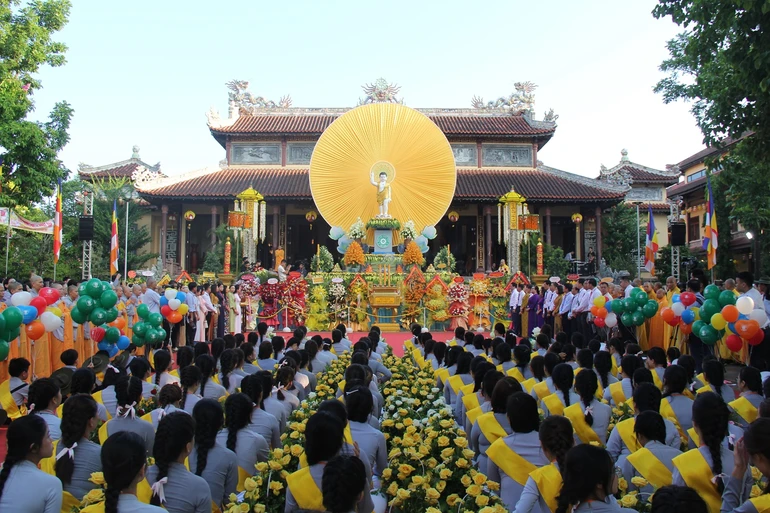 Lễ đài chính tại tổ đình Từ Đàm (P.Thuận Hóa, TP.Huế)