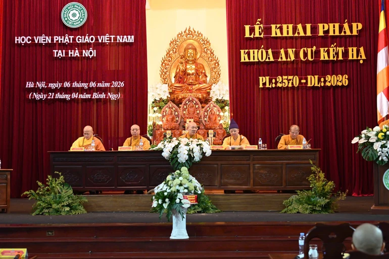 Chư tôn đức chứng minh buổi lễ