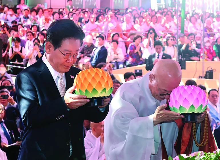 Dâng hoa đăng