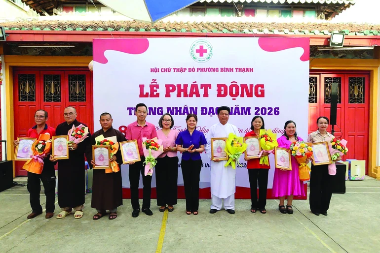 Phong trào hiến máu nhân đạo được phường Bình Thạnh quan tâm thực hiện, kể từ ngày thành lập phường đến nay đã nhận được sự quan tâm hỗ trợ, tham gia của các vị chức sắc, chức việc, đồng bào có đạo