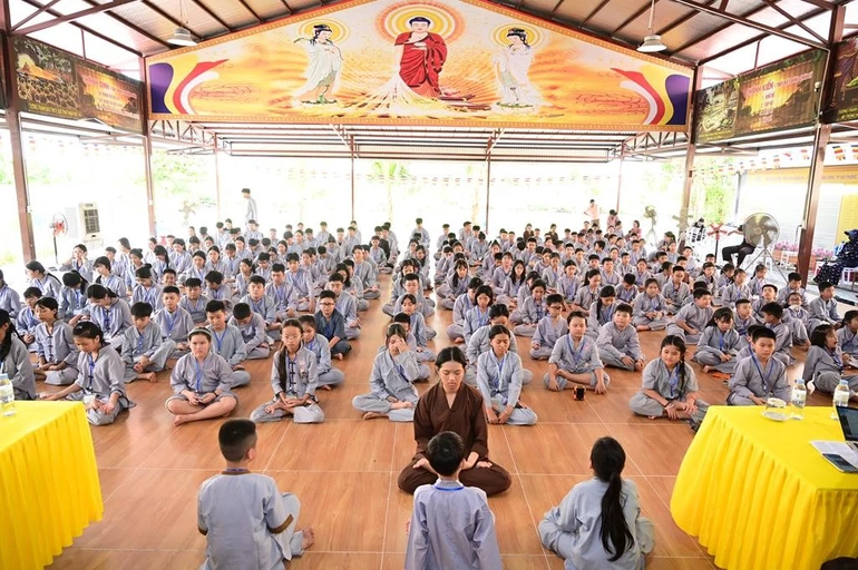 Em tập tọa thiền