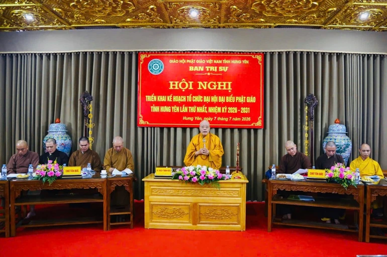 Hòa thượng Thích Thanh Hiện chủ trì phiên họp