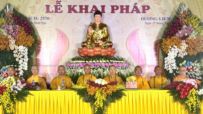 Chư tôn đức chứng minh buổi lễ