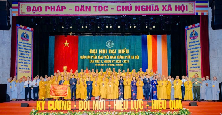 Lãnh đạo các cấp chính quyền và GHPGVN chúc mừng tân Ban Trị sự GHPGVN TP.Hà Nội, nhiệm kỳ 2026-2031 - Ảnh: Đăng Huy