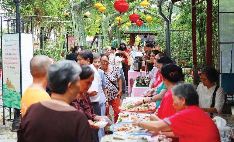 Ngày hội ẩm thực yêu thương - Phiên chợ 10K" tại chùa Diệu Pháp