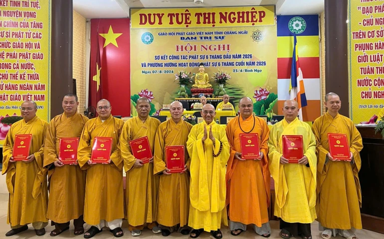 Trao quyết định chuẩn y nhân sự Ban Trị sự GHPGVN tỉnh Quảng Ngãi, nhiệm kỳ 2026-2031