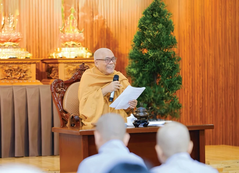 Nhà thơ Trần Quê Hương (Hòa thượng Thích Giác Toàn) - Ảnh: ĐTVĐ