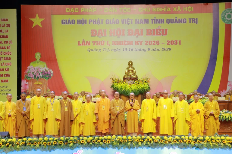 Hòa thượng Thích Tánh Nhiếp thay mặt tân Ban Trị sự GHPGVN tỉnh Quảng Trị, nhiệm kỳ 2026-2031 phát biểu nhận nhiệm vụ trước đại hội