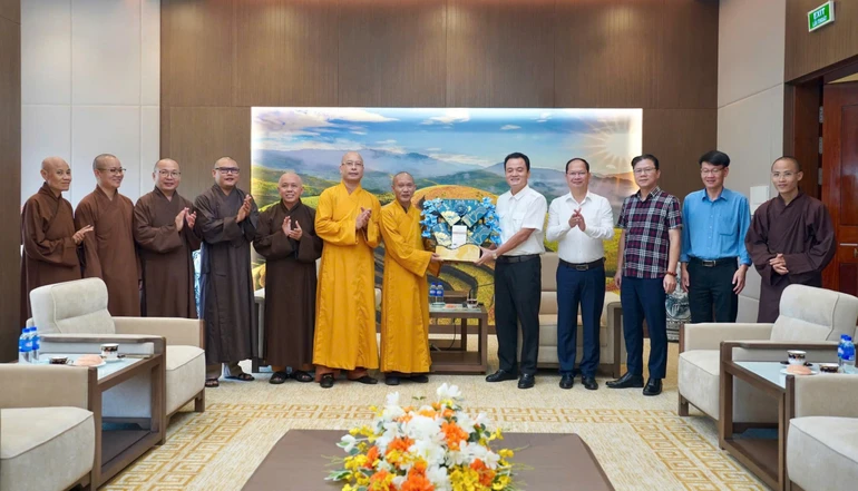 Ban Trị sự GHPGVN tỉnh Lào Cai thăm, tri ân lãnh đạo UBND tỉnh